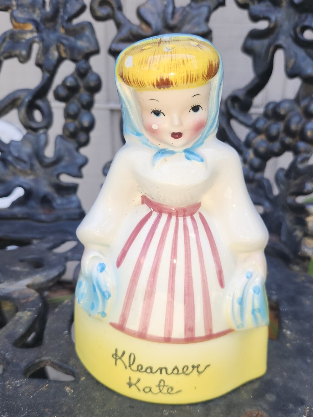 vintage Kleanser Kate Cleaning powder shaker kitsch laundry Napco figurine